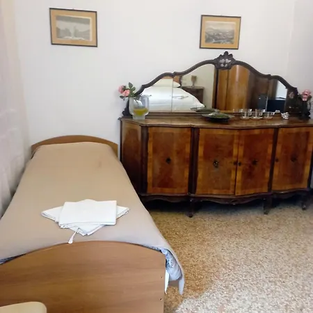 イクスクルーシブ ゲストハウス