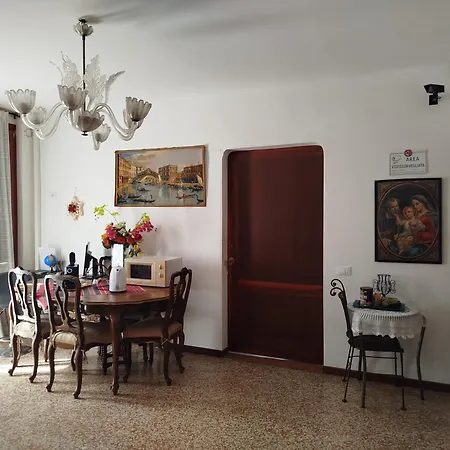 Exclusive 3* البندقية